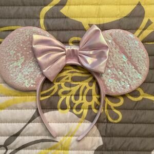 NWOT Disney Minnie Mouse Ears Soft Pink Sequin Iridescent Satin Bow Headband